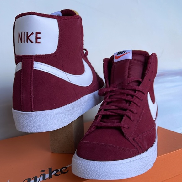 Nike Men’s Blazer Mid '77 Suede
Team Red/White/Black/White
Shoes
C11172-601 - Picture 10 of 16